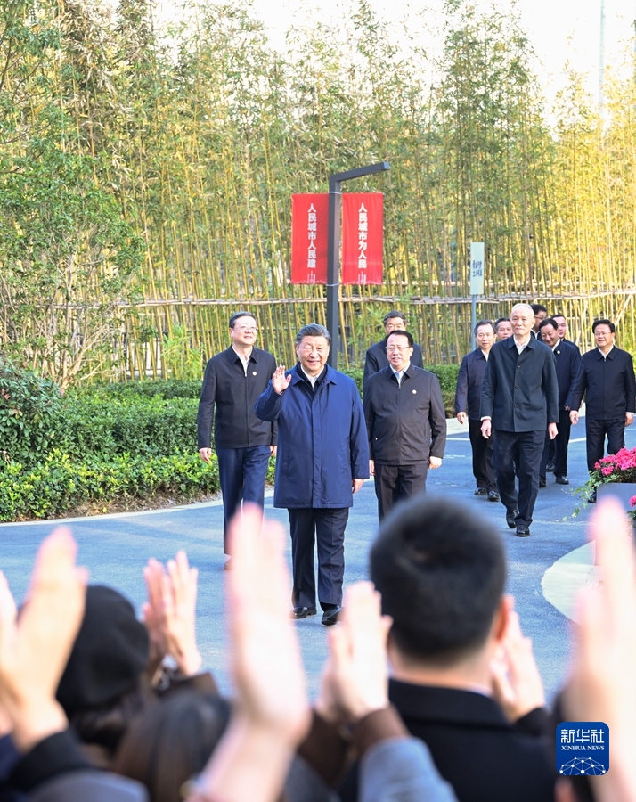 習近平在上海考察時強調 聚焦建設“五個中心”重要使命 加快建成社會主義現代化國際大都市 返京途中在江蘇鹽城考察