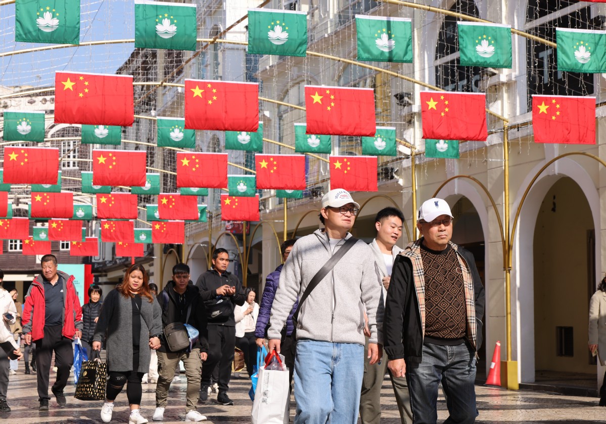 澳門街頭迎回歸氣氛濃