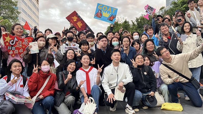 馬龍造訪台積創新館，粉絲耐心守候終獲夢幻大合照