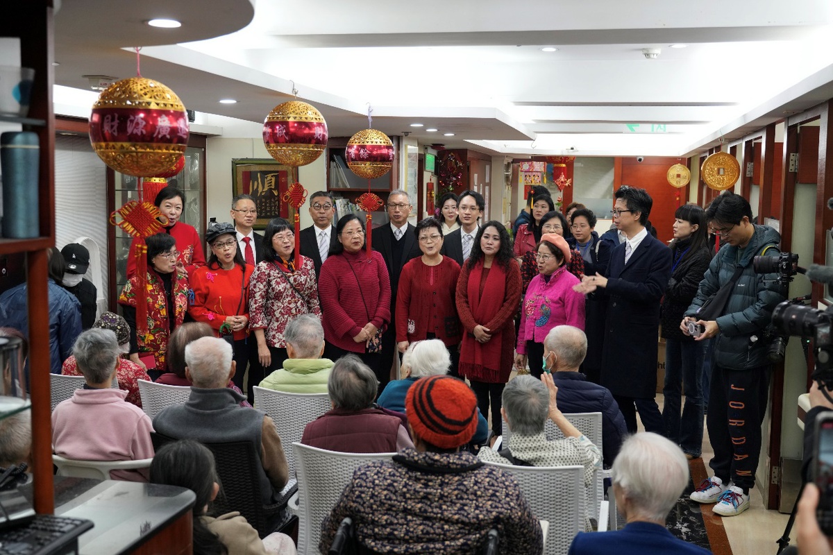 香港青少年音樂快閃奏響新春愛國強音