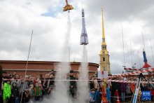 俄羅斯舉辦火箭模型發射活動慶祝宇航日