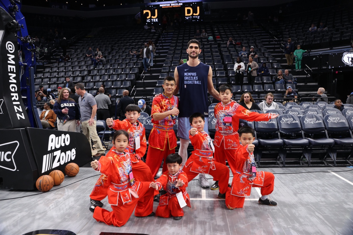 龍騰獅舞孟菲斯盡顯中國元素，NBA賽場歡慶中國年