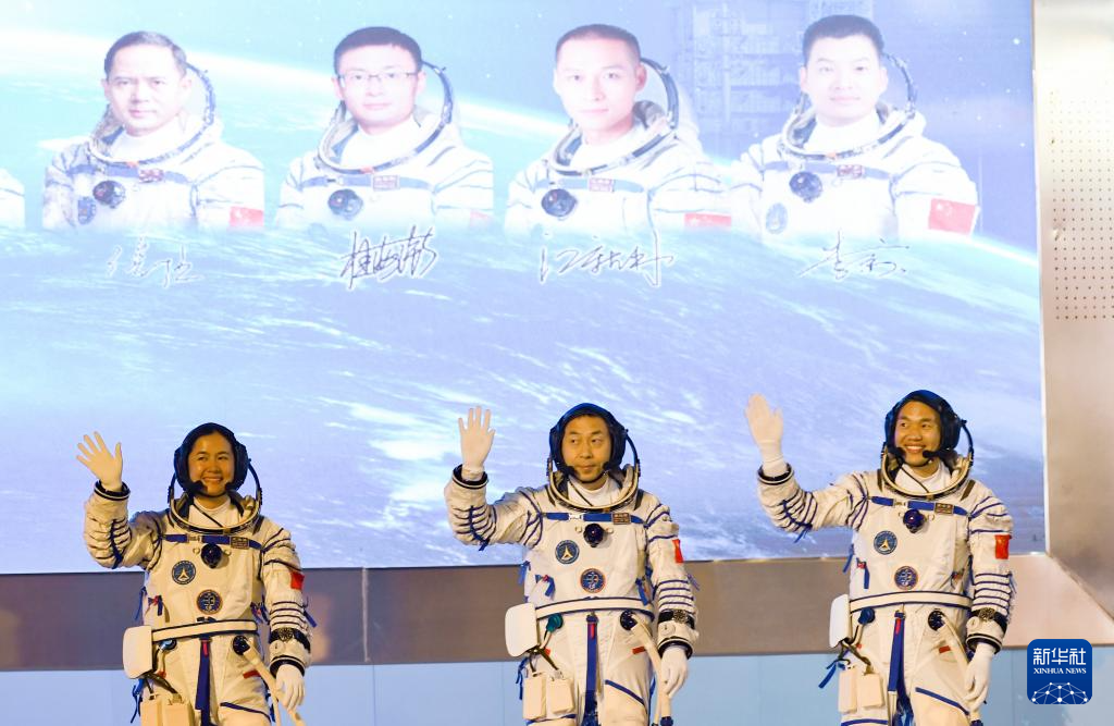 神舟十九號載人飛行任務航天員乘組出征儀式在酒泉衛星發射中心舉行