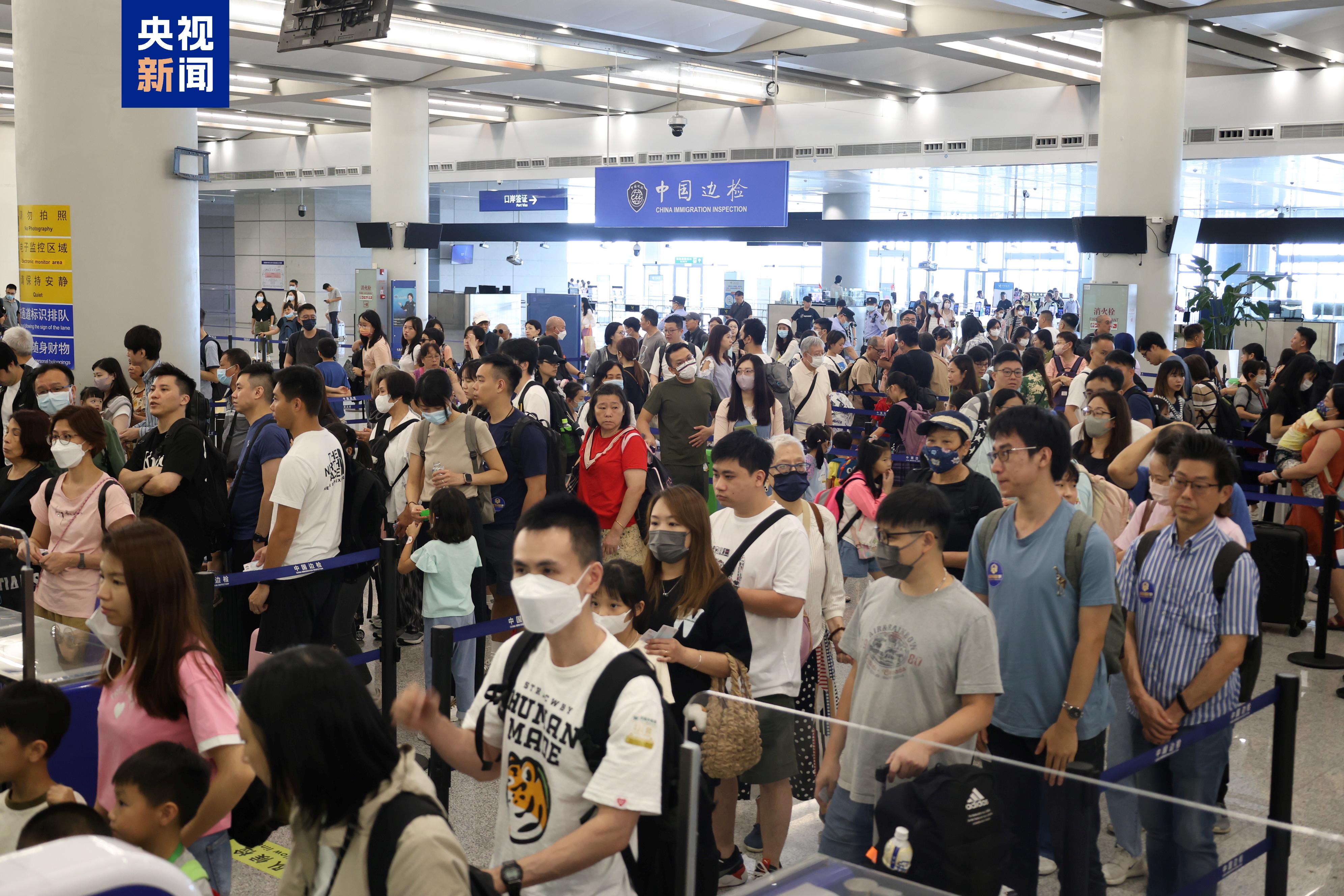 刷新多項紀錄！港珠澳大橋再掀暑期“北上”熱潮