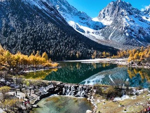 瞰川西｜賞畢棚溝半山彩林半山雪  感受桃坪羌寨文化魅力