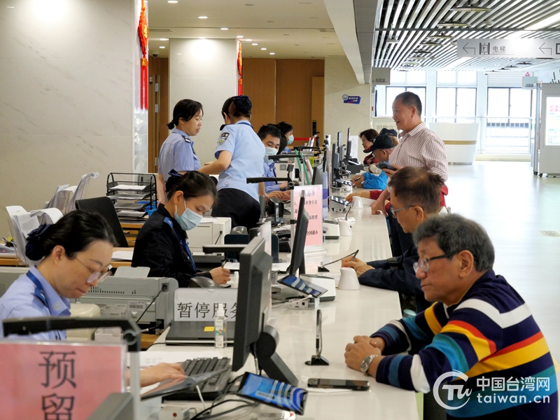40名臺胞組團來廈辦理台灣居民居住證：想過會很快，但沒想到這麼快！