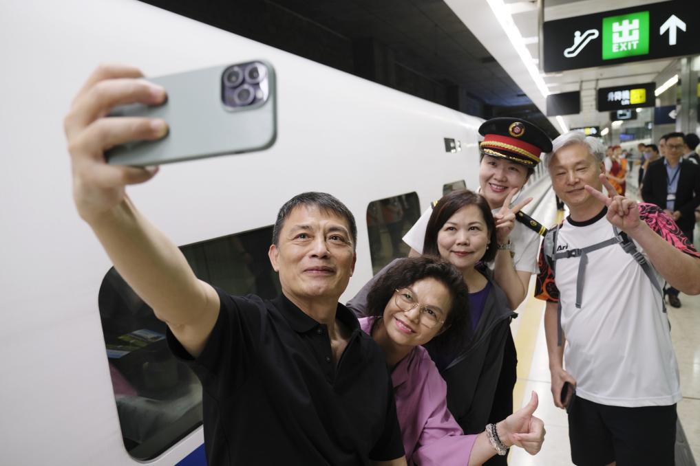 香港故事｜從直通車到高鐵動臥：內地香港更便捷“雙向奔赴”