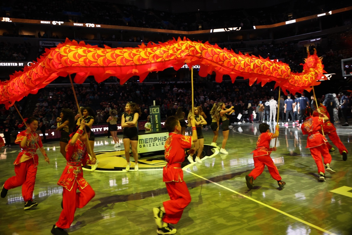 龍騰獅舞孟菲斯盡顯中國元素，NBA賽場歡慶中國年