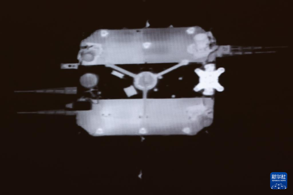 嫦娥六號完成“太空接力” 月背珍寶搭上“回家專車”