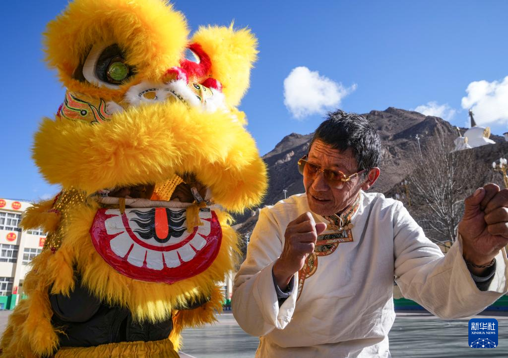 西藏：獅舞高原 弘揚團結精神