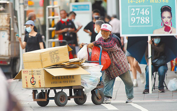 調查：台灣地區貧富差距從30年前的16.8倍擴大為66.9倍