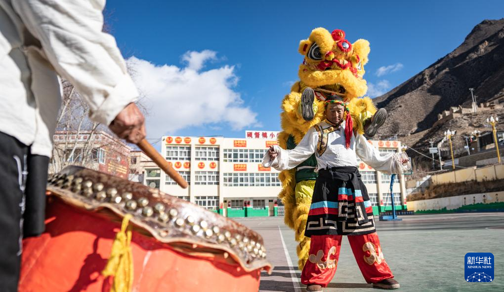 西藏：獅舞高原 弘揚團結精神