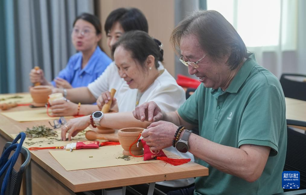 點讚科技脈動 暢敘兩岸情誼——兩岸媒體踏訪荊楚