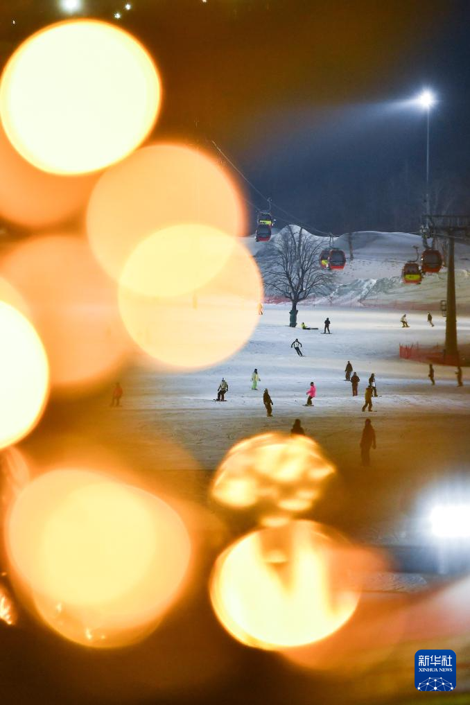 從阿爾卑斯山到長白山：“世界冰雪黃金緯度帶”冰雪經濟正“火熱”