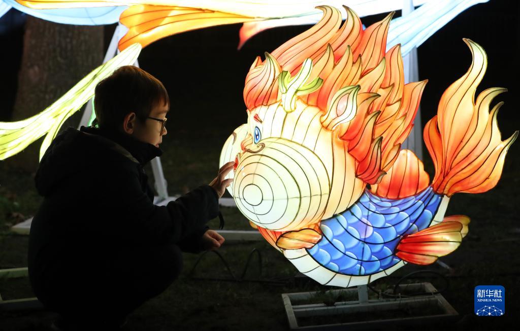 豫園燈會亮相巴黎風情園