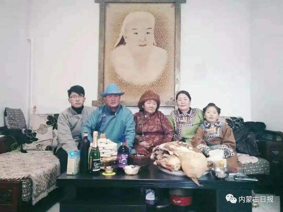 厲害了！牧民媽媽和兒子一同參加高考，都被錄取了