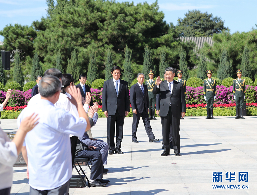 紀念中國人民抗日戰爭暨世界反法西斯戰爭勝利75週年向抗戰烈士敬獻花籃儀式在京舉行 習近平李克強栗戰書汪洋王滬寧趙樂際韓正王岐山出席儀式