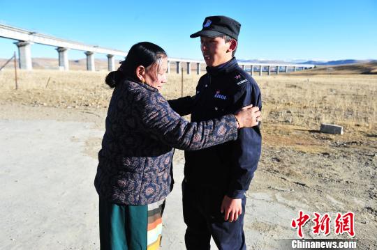 西藏民眾：守護青藏鐵路是守護西藏的“幸福之路”