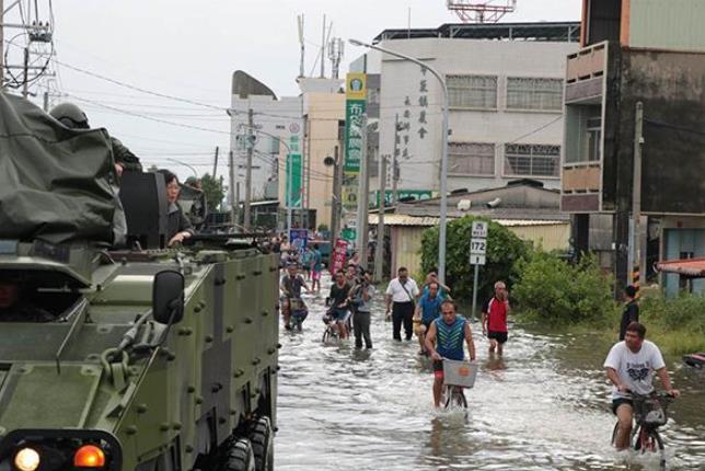 民進黨當局熱炒兩岸軍政話題之時，台灣無薪假又增加