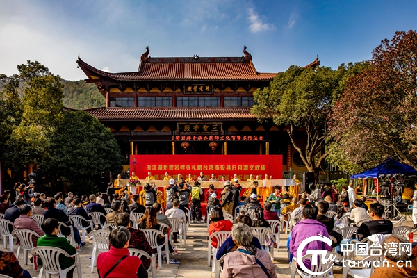 浙江湖州碧岩禪寺再次禮贈《藥師佛經》長卷給台灣日月潭文武廟