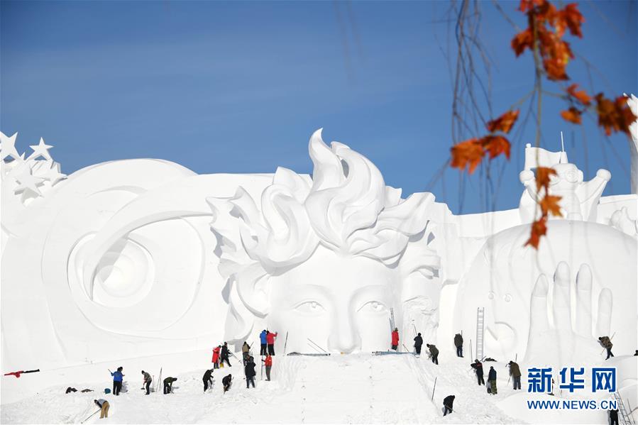 雪博會百米主塑露“芳容”