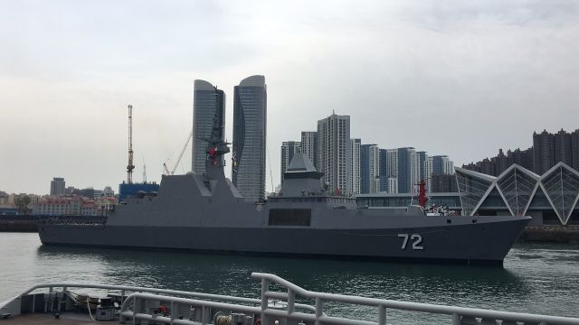 參加海軍成立70週年多國海軍活動的首艘外國艦艇抵達青島