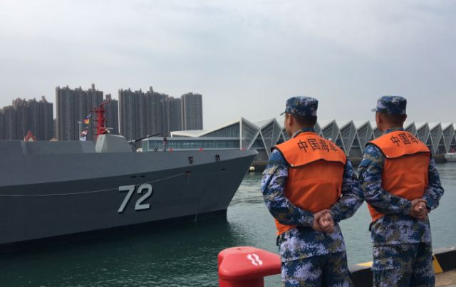 參加海軍成立70週年多國海軍活動的首艘外國艦艇抵達青島