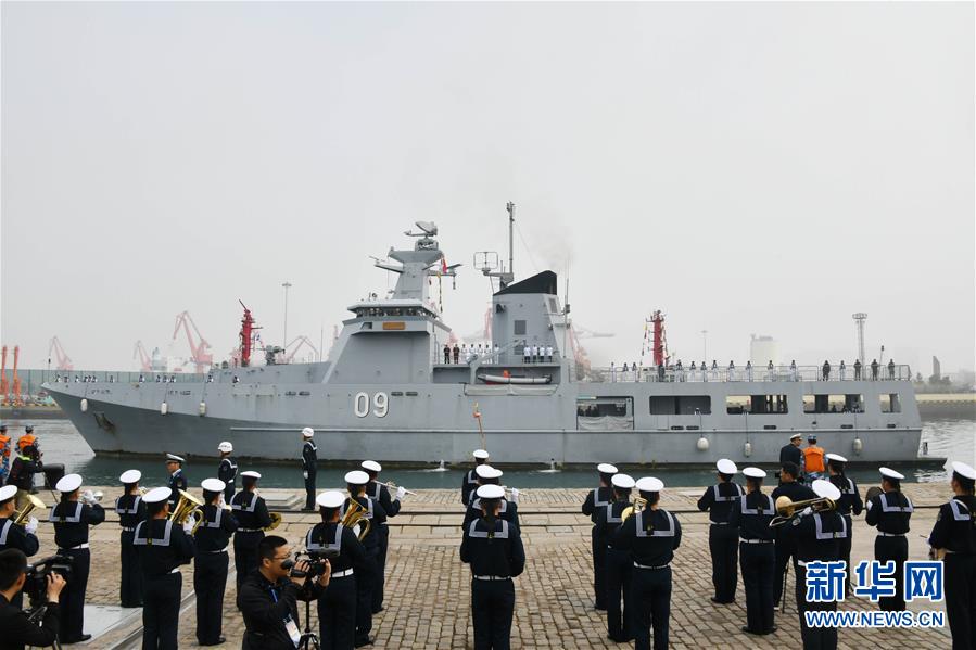 來華參加多國海軍活動的外國軍艦抵達青島