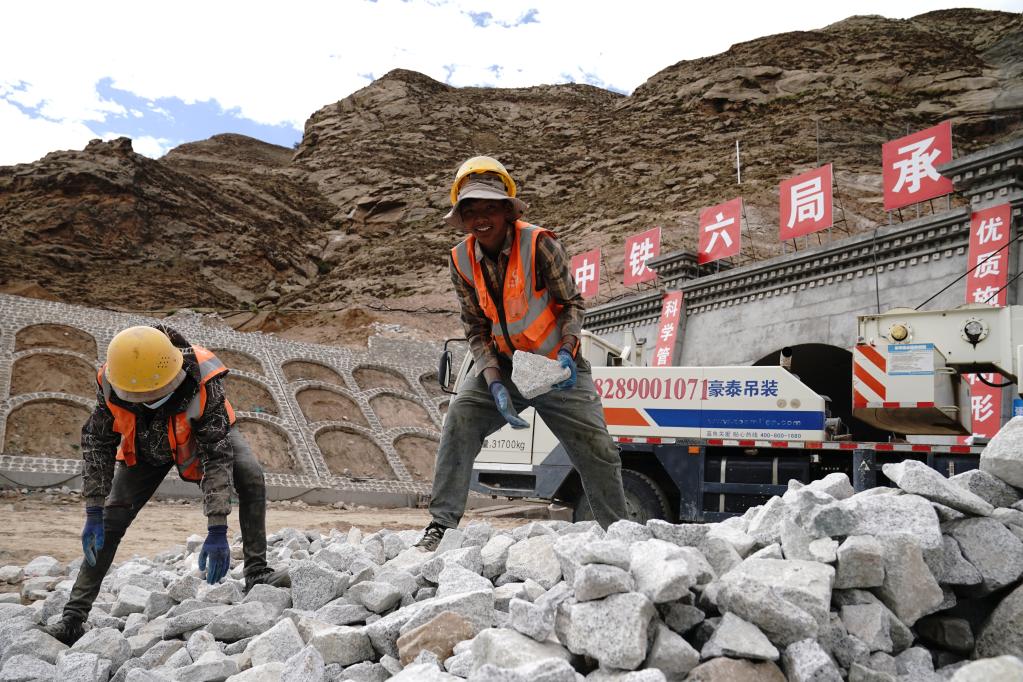 寶“藏”故事·70年巨變｜萬水千山告別“道阻且長”——西藏橋梁隧道建設見證大國匠心