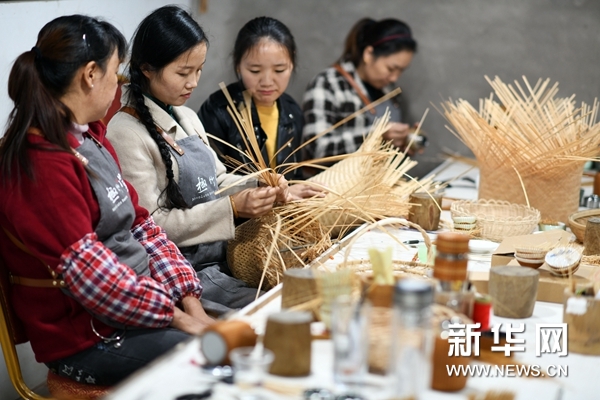 首屆“非遺購物節”多家網絡平臺助力傳承人拓寬銷售渠道