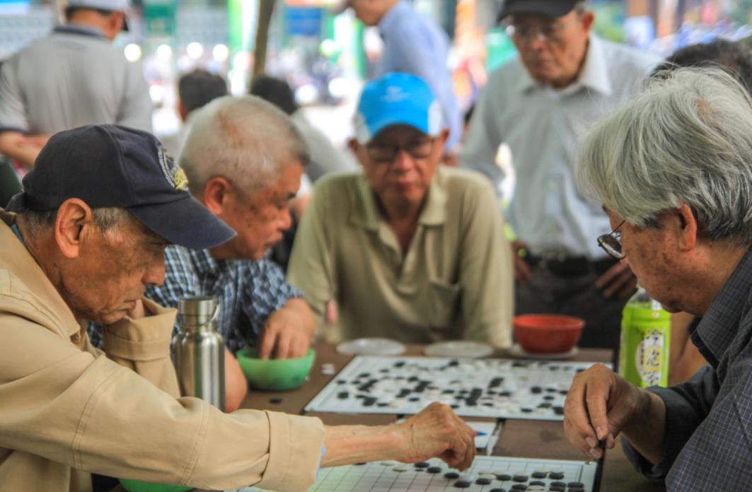 談起民進黨當局防疫，臺媒想到了“國王的新衣”