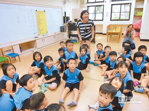 臺當局新政被指為選舉急著推出 遭私營幼教抵制