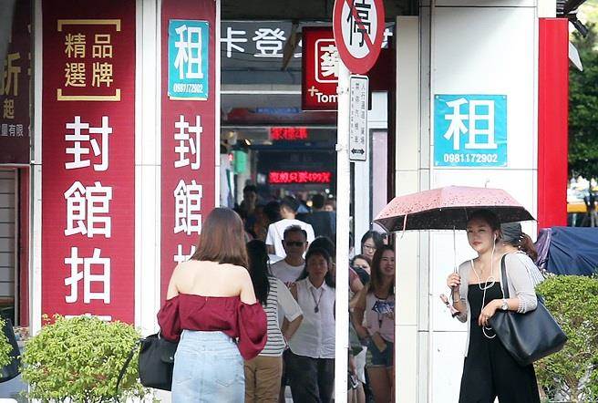 陸客縮減 台北東區精品名店經營慘兮兮紛紛撤出