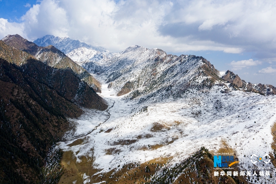 祁連山“夏雪”似油畫