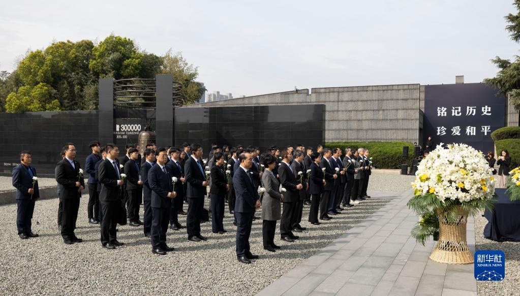 馬英九前往侵華日軍南京大屠殺遇難同胞紀念館憑吊 吁“歷史絕不可遺忘”