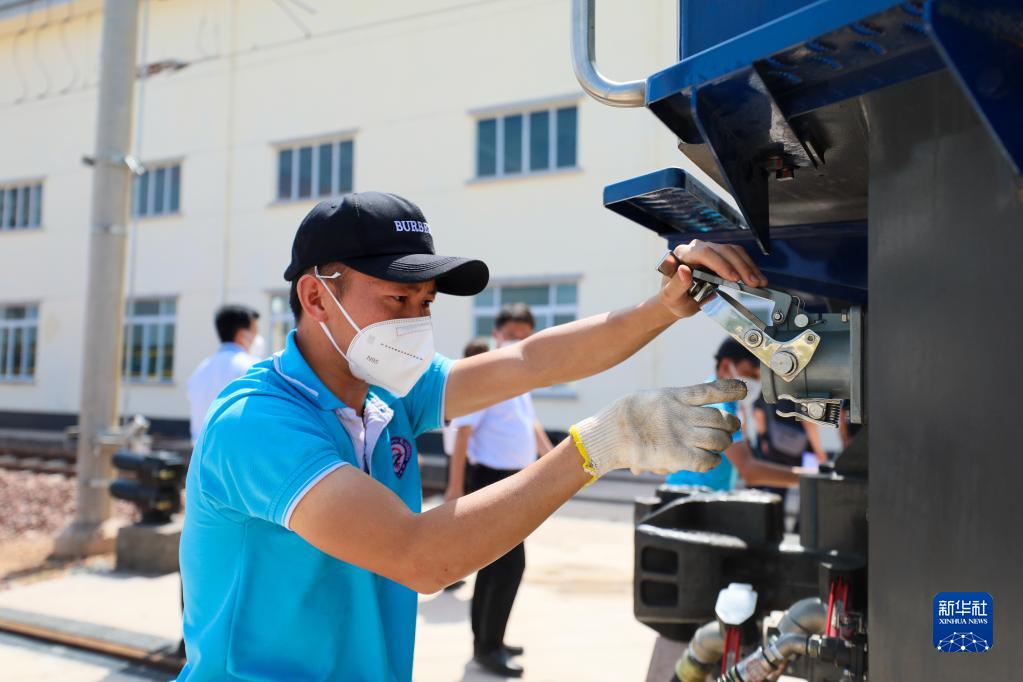 中老鐵路第一批老撾籍司機定職