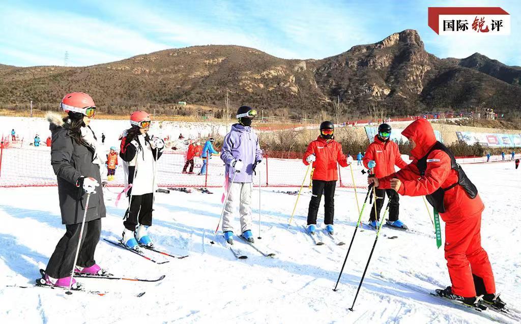 國際銳評：“冰墩墩”賣斷貨！冰雪經濟點燃中國春節