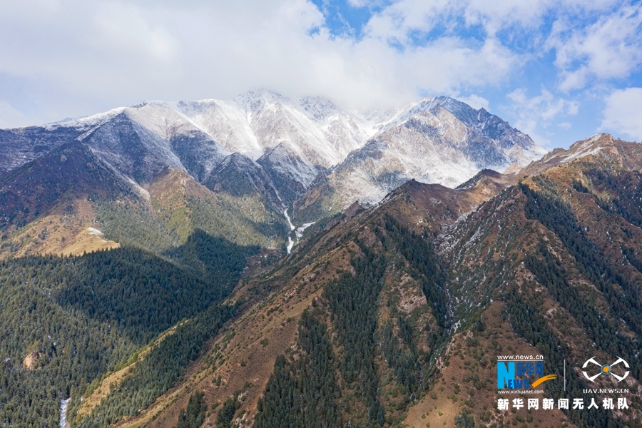 祁連山“夏雪”似油畫