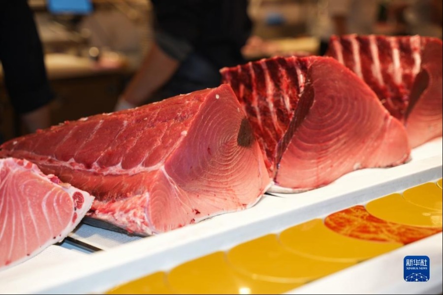 這是1月5日在日本東京表參道一家餐館拍攝的最高價金槍魚的魚肉。新華社記者 張笑宇 攝