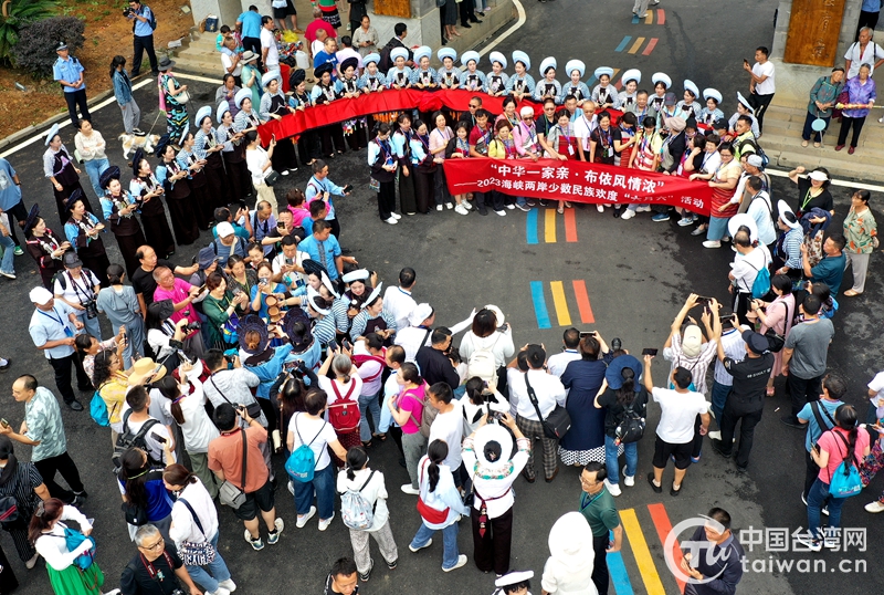 台灣同胞到貴州采風 與當地少數民族共同歡度“六月六”