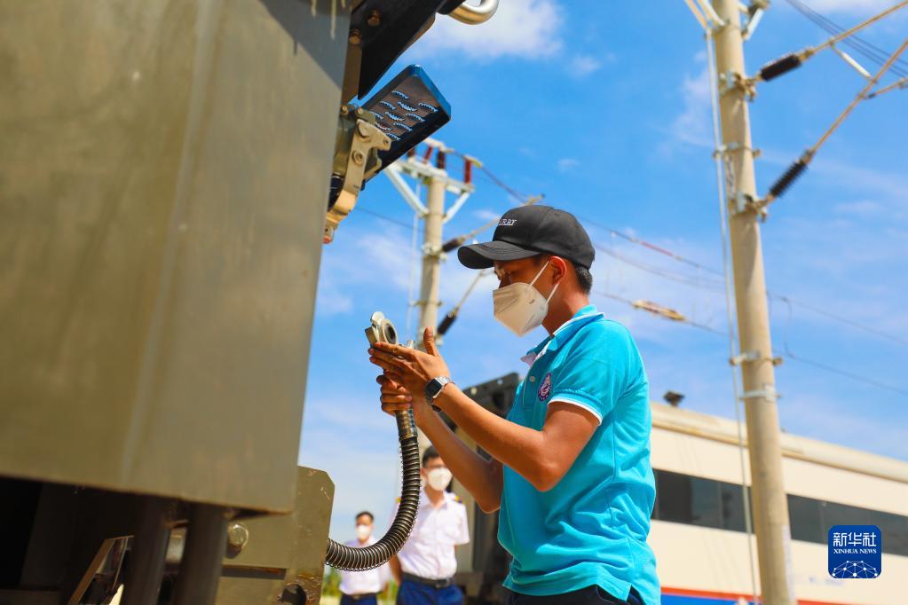 中老鐵路第一批老撾籍司機定職