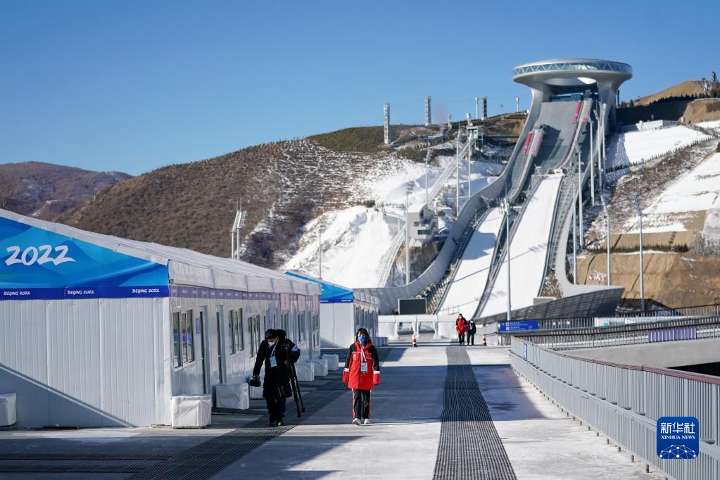 成就冰雪夢想 譜寫奮鬥華章——寫在北京冬奧會開幕倒計時一個月之際