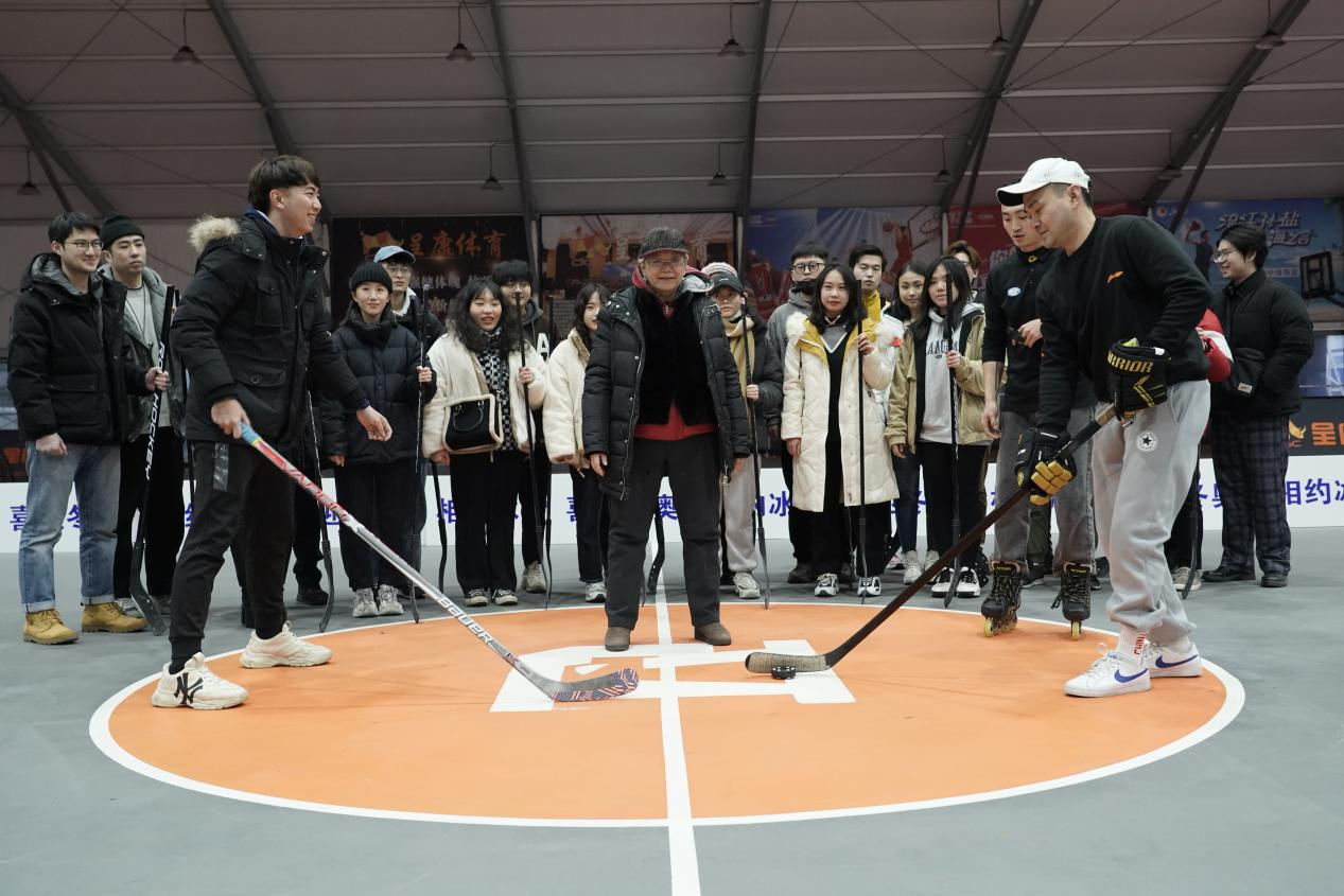 2022相約冰雪 喜迎奧運 ——武漢臺青臺生向冰球運動發起挑戰