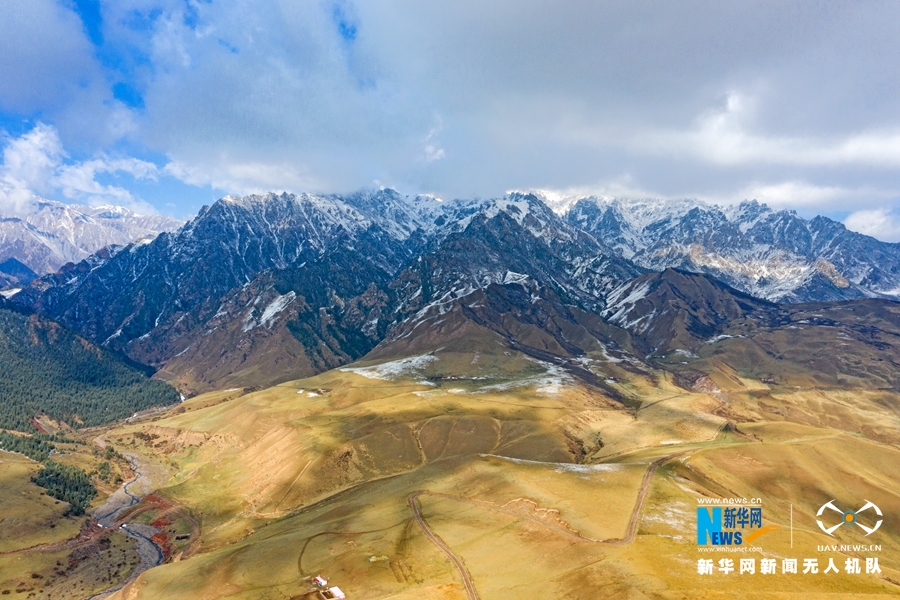 祁連山“夏雪”似油畫