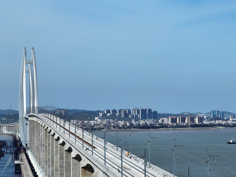 國內首座跨海高速鐵路橋泉州灣跨海大橋無砟軌道施工完成