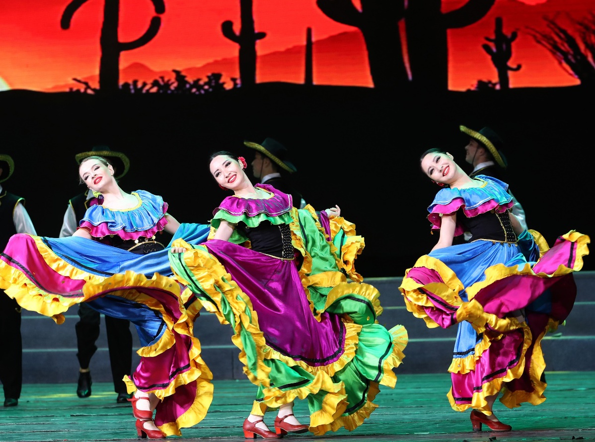 哈薩克斯坦歌舞在第六屆新疆國際民族舞蹈節上演