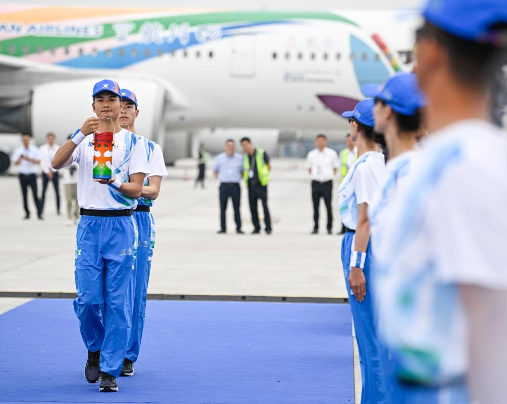 成都大運會火種飛向北京！