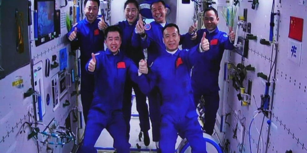神舟十五號3名航太員順利進駐中國空間站 兩個航太員乘組首次實現“太空會師”