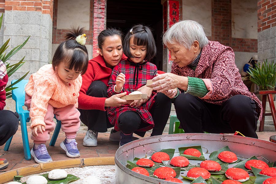 福建莆田：“紅團”蒸出幸福“年味”  日子越過越紅火