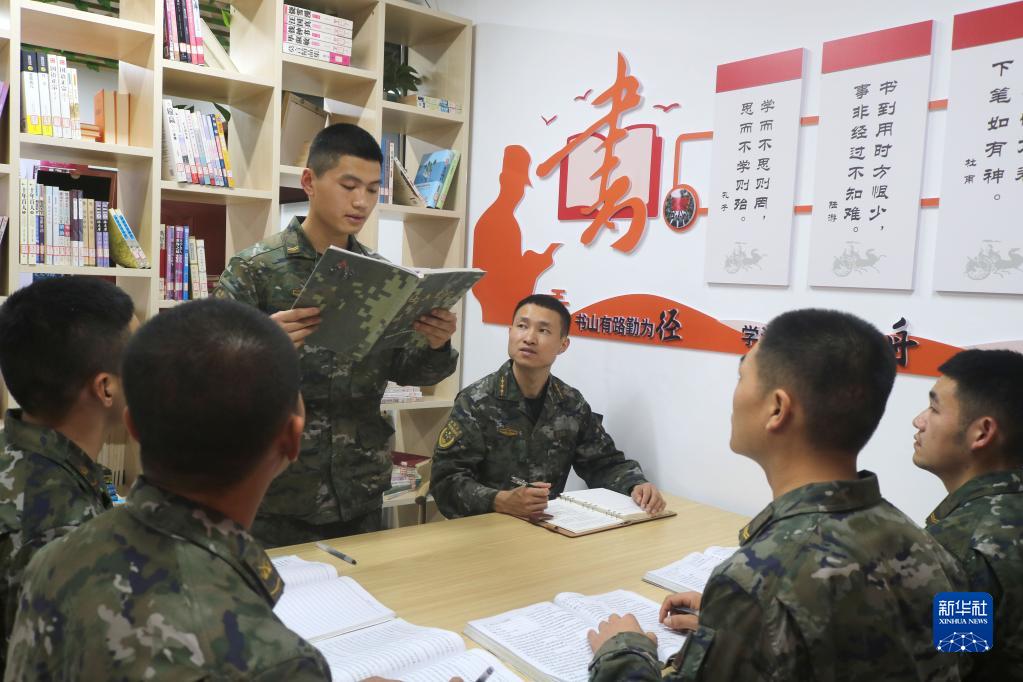 奮力實現建軍一百年奮鬥目標 打開強軍事業發展新局面——習近平主席出席軍隊領導幹部會議時發表的重要講話在全軍部隊引起強烈反響